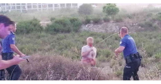 Önce beraber tatile geldiği kadını, sonra kendini bıçakladı