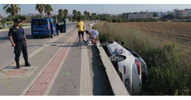 Otomobil şarampole devrildi, kimsenin burnu bile kanamadı
