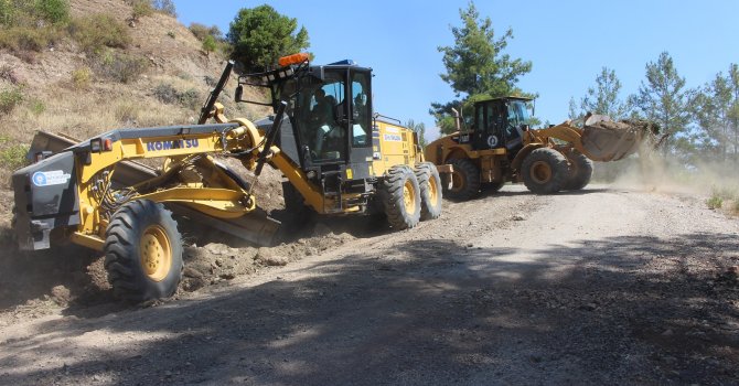 Büyükşehir’in Kumluca’da yol yapım çalışmaları sürüyor