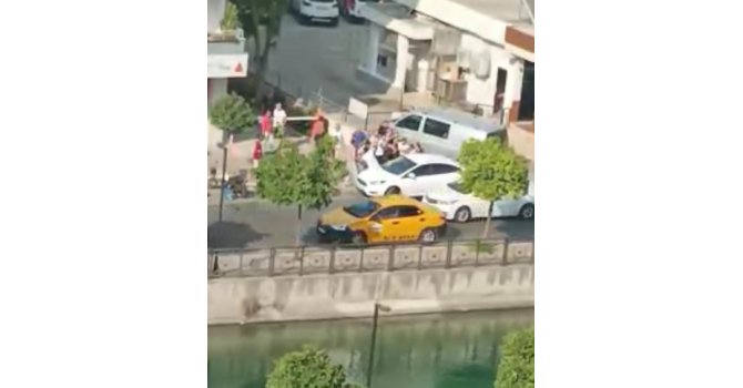 Adana’da sokak ortasında kavga saniye saniye görüntülendi