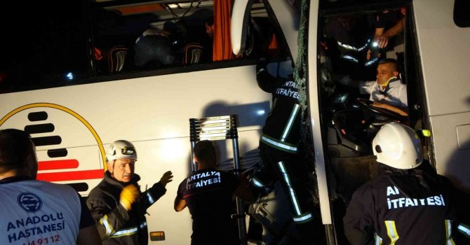 Alanya’daki otobüs kazasında can pazarı yaşandı