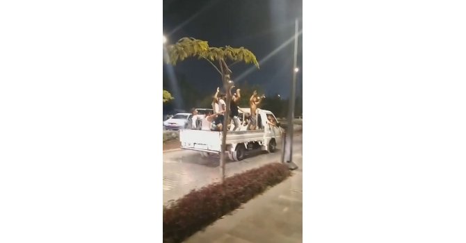 Antalya’da kamyonet üzerindeki diskonun faturası ağır oldu