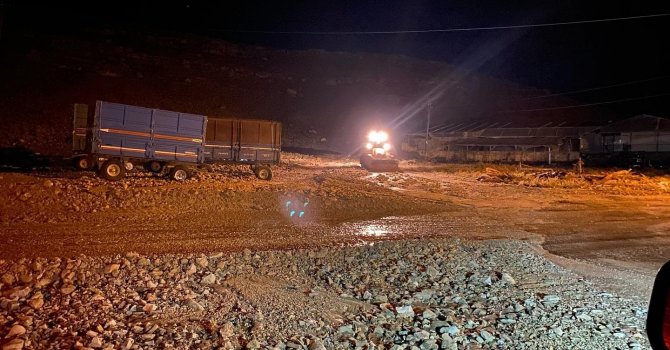 Korkuteli’deki şiddetli yağış, yaylalarda sele neden oldu