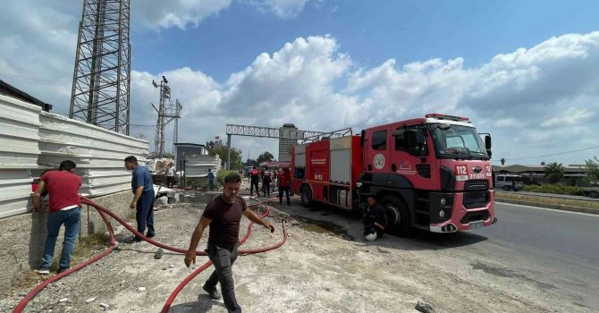 Mersin’de geri dönüşüm tesisindeki yangın kontrol altına alındı