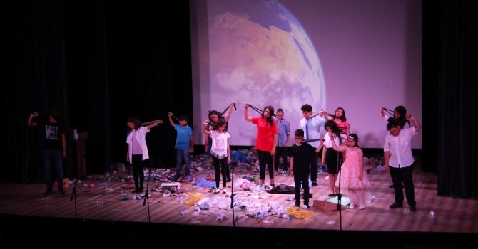 Konyaaltı Belediyesi Çocuk Tiyatrosu sahne aldı