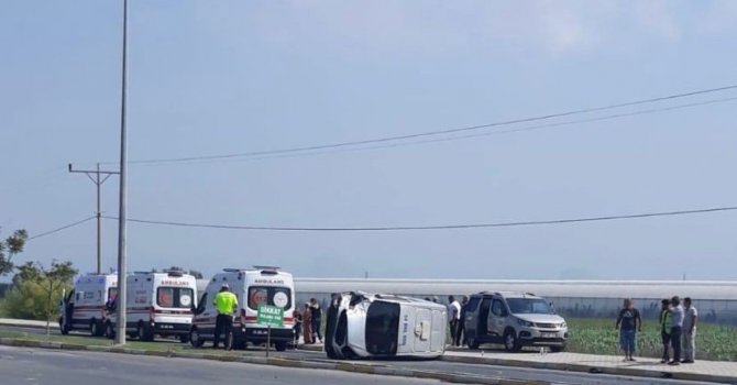 Serik’te banka para nakil aracıyla otomobil çarpıştı: 2 yaralı
