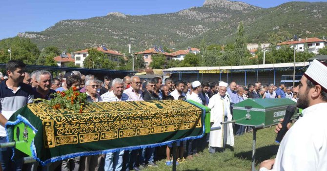 Muğla’daki kazada hayatını kaybeden 4 kişi Burdur’da toprağa verildi