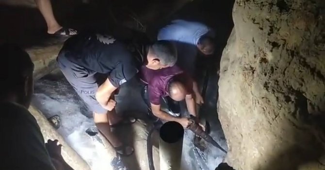 Dev kayanın altında sıkışan çocuğun cansız bedeni 30 saatlik çalışmayla çıkarıldı