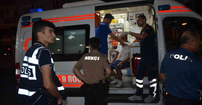 Küfür yüzünden çıkan kavgada birbirlerini yaraladılar