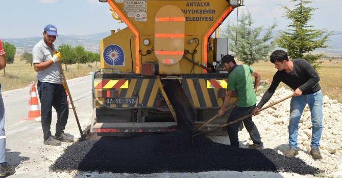 Büyükşehir Kırsal yolları güçlendiriyor
