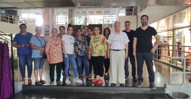 Pasajları yıkılmasın diye gelinlik yaktılar