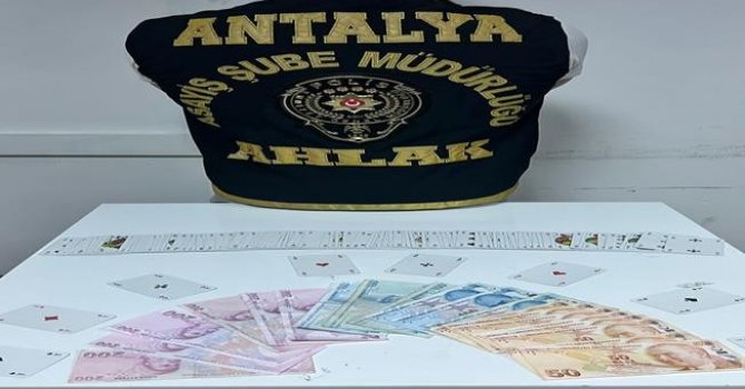 Antalya’da kumar operasyonu: 8 kişiye 14 bin 421 lira ceza