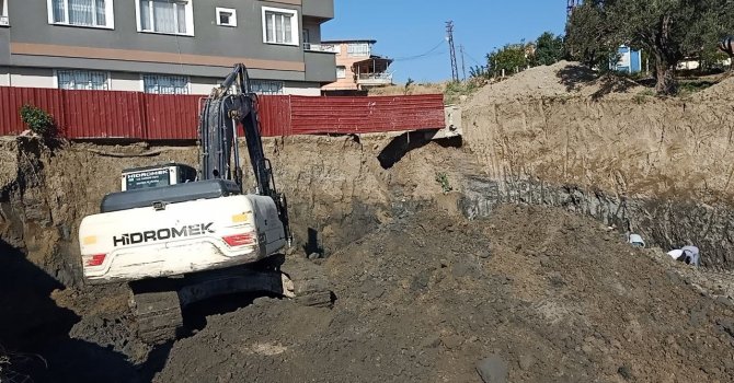 Hatay’da toprak kayması nedeniyle apartman boşaltıldı