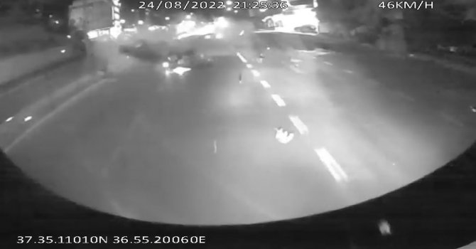 Feci kaza anı otobüsün kamerasına da yansıdı