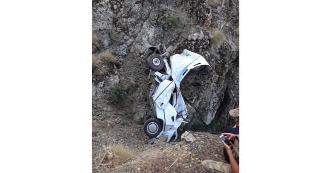 Kayıp gencin cansız bedeni uçuruma yuvarlanmış otomobilde bulundu