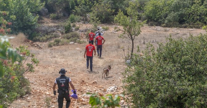 Mersin’deki kayıp kadın evinden 3 kilometre mesafede bulundu