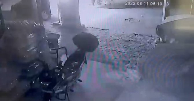 Isparta’da otomobilin kundaklanma anı güvenlik kamerasına yansıdı