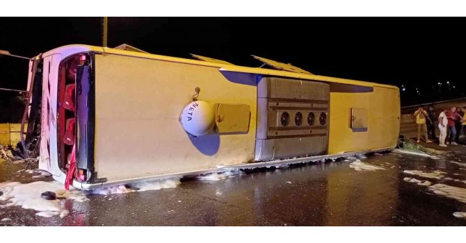 Hatay’da yolcu otobüsü devrildi: 3 ağır 40 yaralı