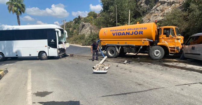 Manavgat’ta zincirleme trafik kazası: 1 yaralı