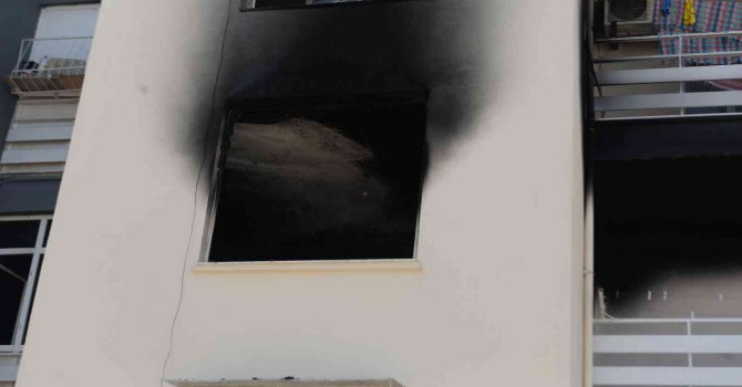 Eşini eve dönmeye ikna edemedi evi yaktı