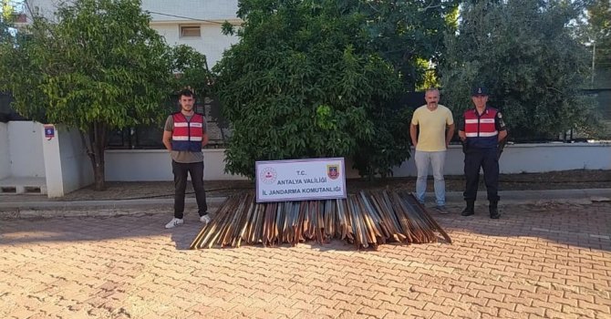 13 farklı hırsızlık olayına karışan şüpheli, 220 saat güvenlik kayıtlarının incelenmesiyle yakalandı