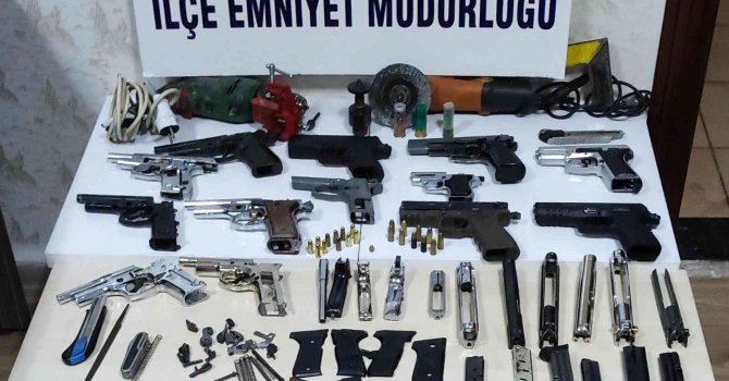 Hatay’da 13 ruhsatsız silah ele geçirildi