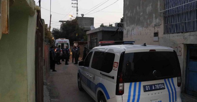 Genç kadın evinin bahçesinde kafasına taşla vurularak öldürüldü