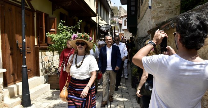Başkan Uysal, Kaleiçi Old Town Festivalini 15 ülkeden 47 kente anlatacak