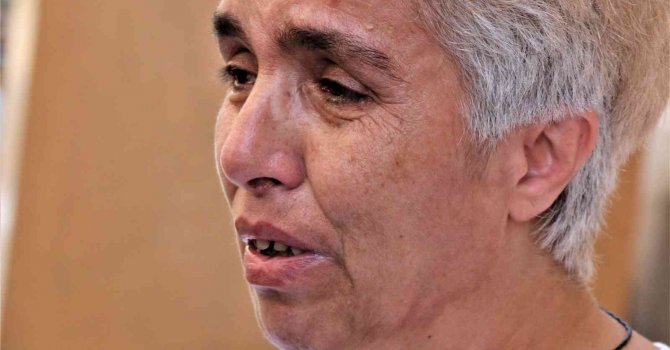 Antalya’da 4 çocuk annesi kadın eşyalarıyla birlikte dışarda kaldı