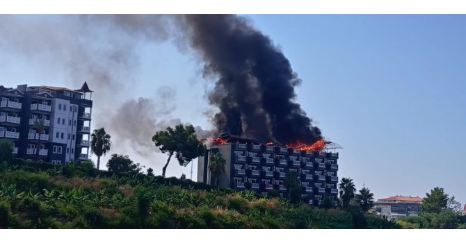 Alanya’da korkutan otel yangını söndürüldü