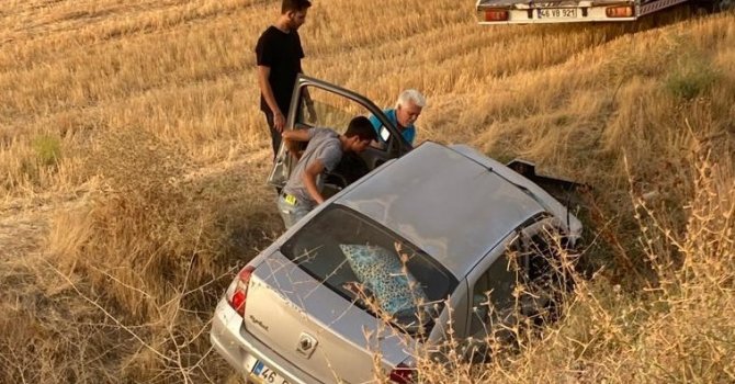 Otomobile çarpıp şarampole uçtu