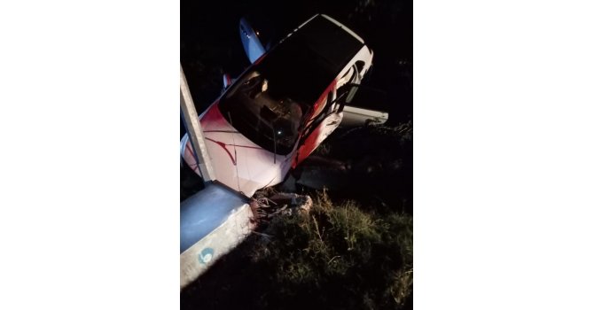 Kaza yapan sürücü yaralandı