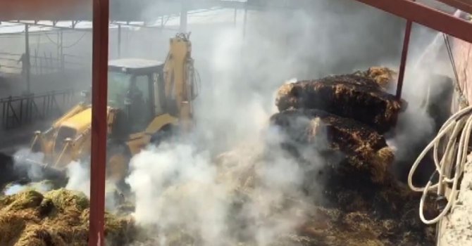 Burdur’da çiftlikteki balya yangını korkuttu
