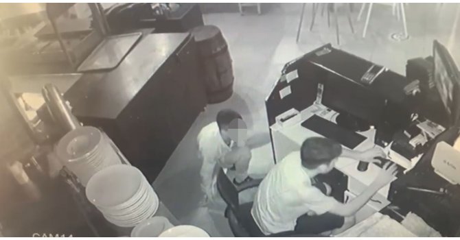 4 ayrı iş yerini 8 bin TL zarara uğrattılar