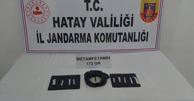 Uyuşturucuyu balkondaki asmaya gizlemiş