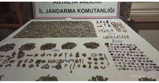 Antalya’da jandarma 3 bin 331 parça tarihi eser ele geçirdi