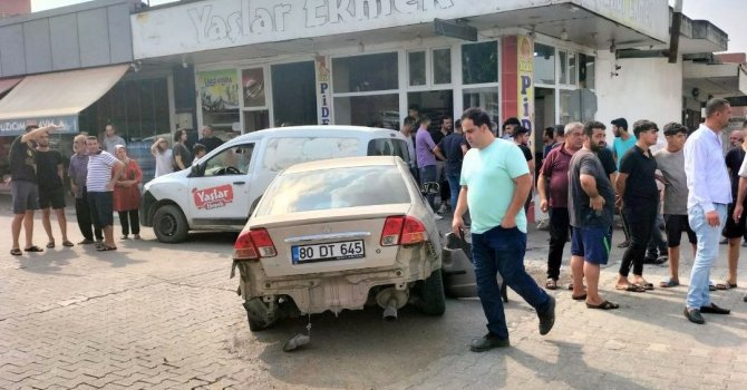 Karşı şeride geçip otomobile çarptı: 4 yaralı