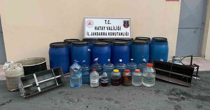 Hatay’da bin 750 litre sahte içki ele geçirildi