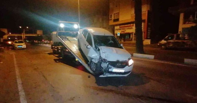 Alkollü sürücü otomobiliyle park halindeki araca çarptı