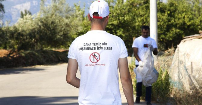 Döşemealtı Belediyesi'nin "Mahallelerimizi Temizliyoruz" projesine tam not