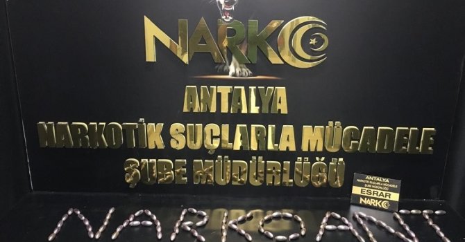 Fas uyruklu yolcunun midesinde 100 kapsül macun esrar yakalandı