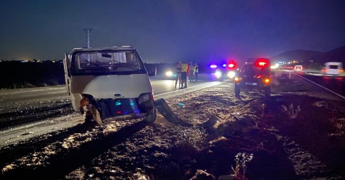 Hatay’da kamyonet ile otomobil çarpıştı: 6 yaralı