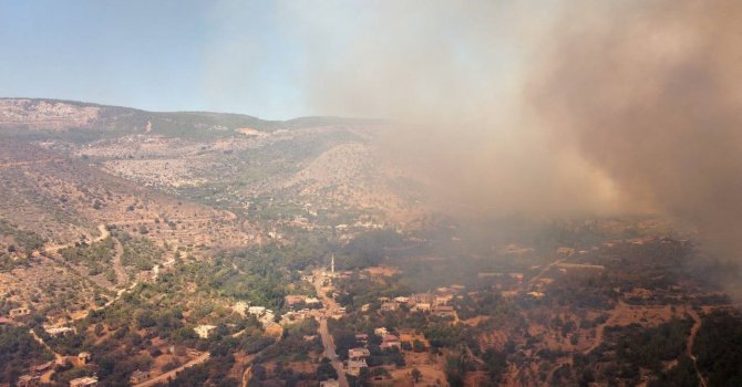 Mersin’deki yangın havadan görüntülendi