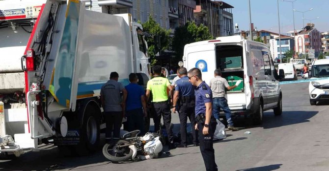Çöp kamyonunun altında kalan motosiklet sürücüsü öldü