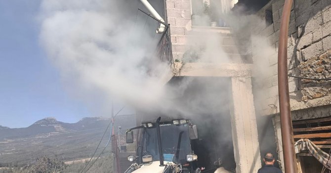 Adana’da ahır yangınında 2 küçükbaş hayvan telef oldu