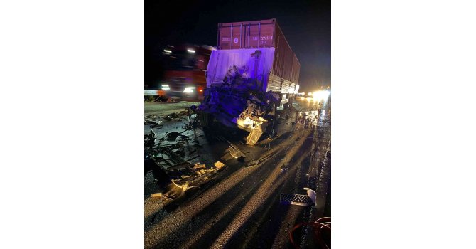 Isparta’da iki tır çarpıştı: 2 ölü