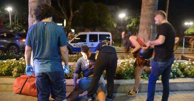 Elektrikli scooterlar tramvay yolunda kafa kafaya çarpıştı: 2 yaralı