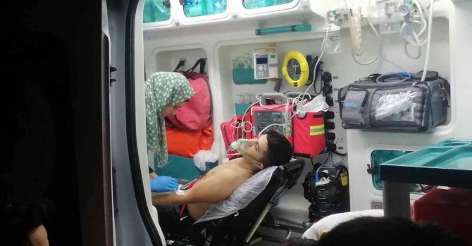 Otel mutfağındaki yangında 7 personel dumandan etkilendi