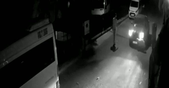 Yavruyken aldığı can dostu gözlerinin önünde otomobilin altında kaldı, gözyaşlarına boğuldu