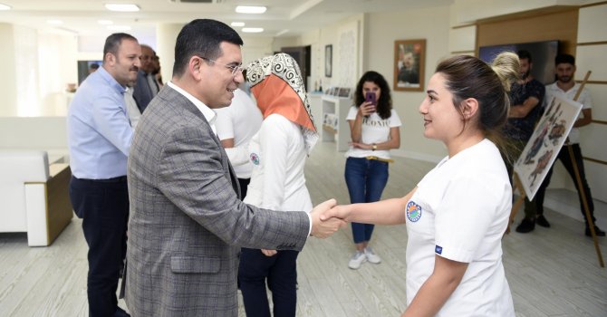 Tütüncü, belediye personeliyle bayramlaştı